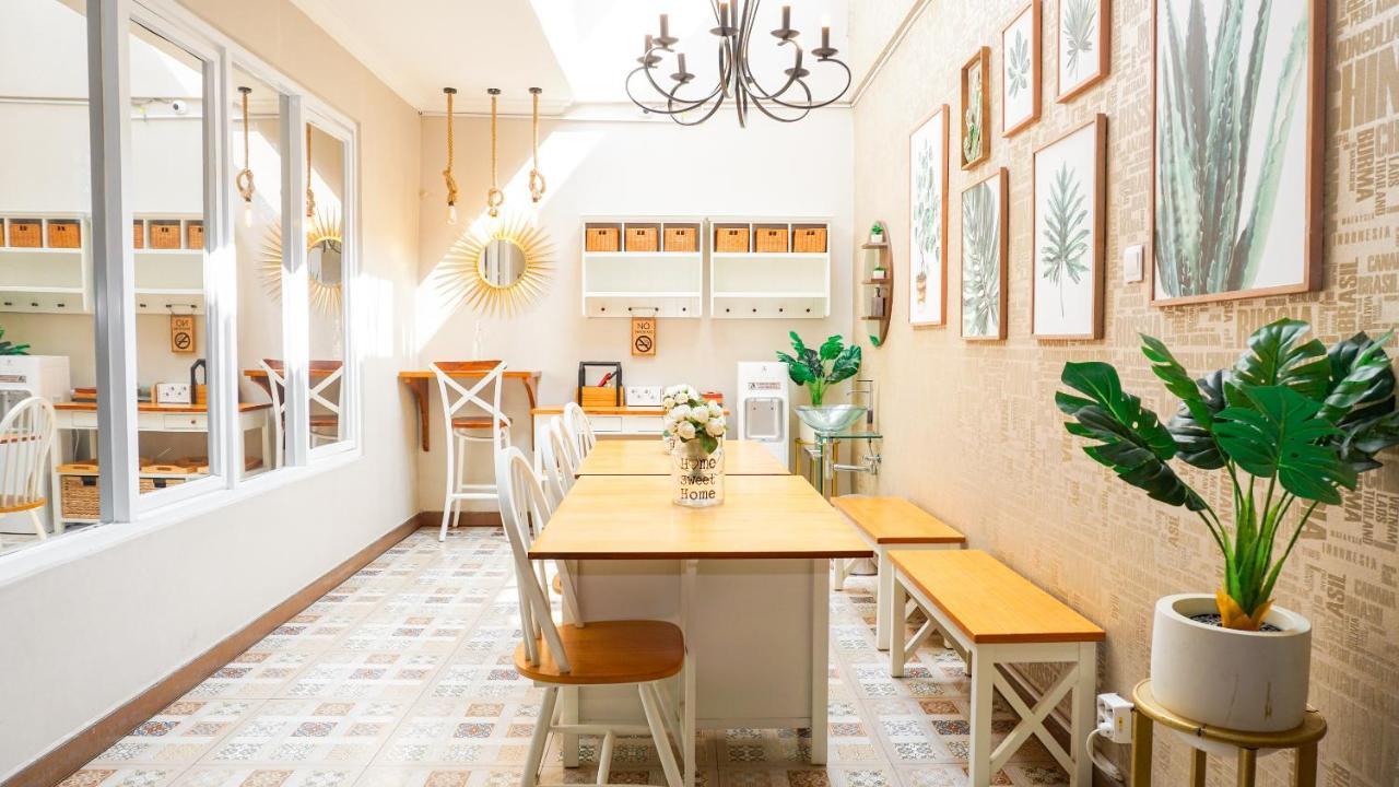 Vaccinated Staff - Spot On 2053 Granada Syariah Home Stay Bandung Exterior foto